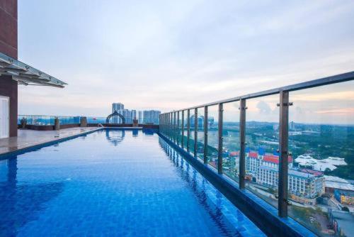 Apartment Legoland-3min Walk-afiniti Medini 2br With Bathtub -9pax-mini Playground Johor Bahru