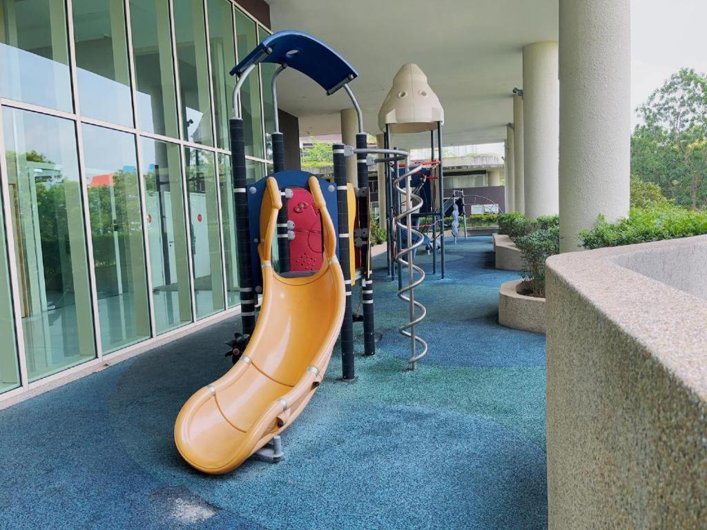 Apartment Legoland-3min Walk-afiniti Medini 2br With Bathtub -9pax-mini Playground *