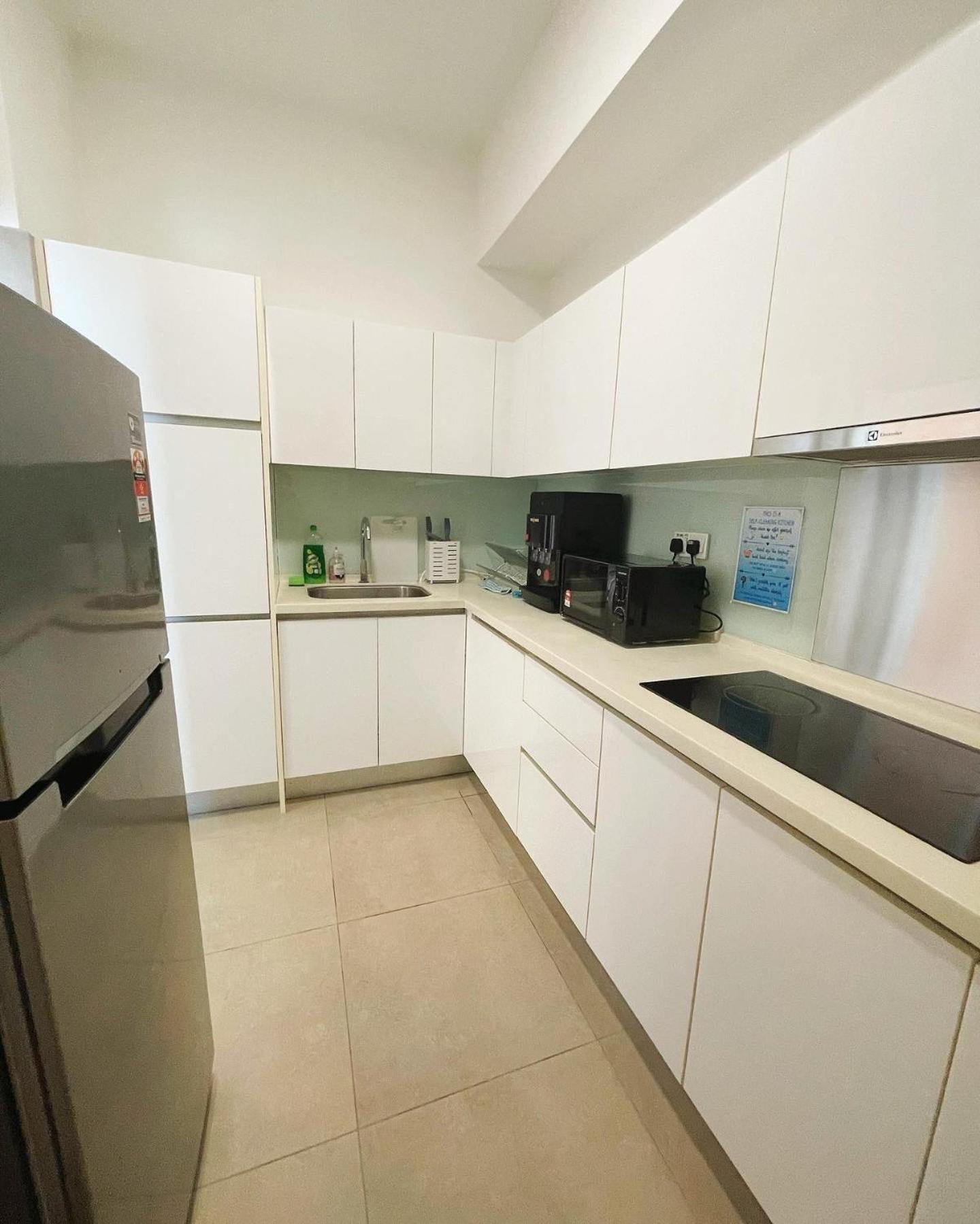 Apartment Legoland-3min Walk-afiniti Medini 2br With Bathtub -9pax-mini Playground Johor Bahru
