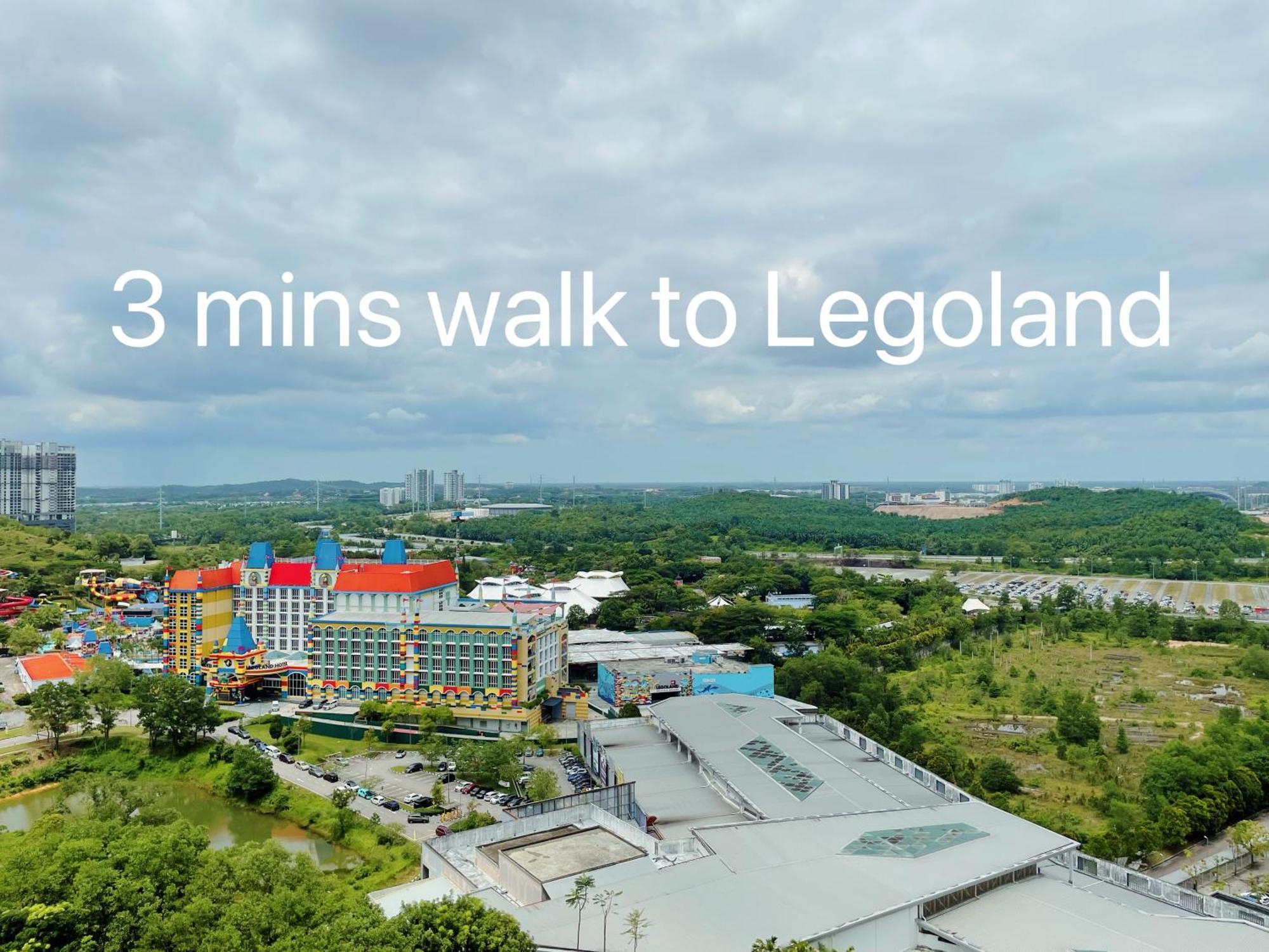 Apartment Legoland-3min Walk-afiniti Medini 2br With Bathtub -9pax-mini Playground Johor Bahru